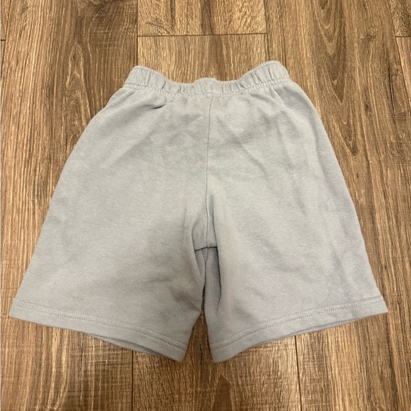 Under Armour Boys Gray Sweat Shorts Size YXS - Picture 3 of 4